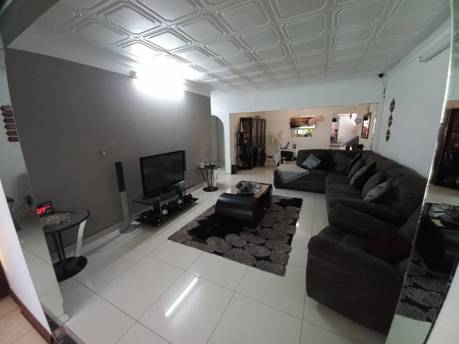 7 Bedroom Property for Sale in Ladybrand Free State